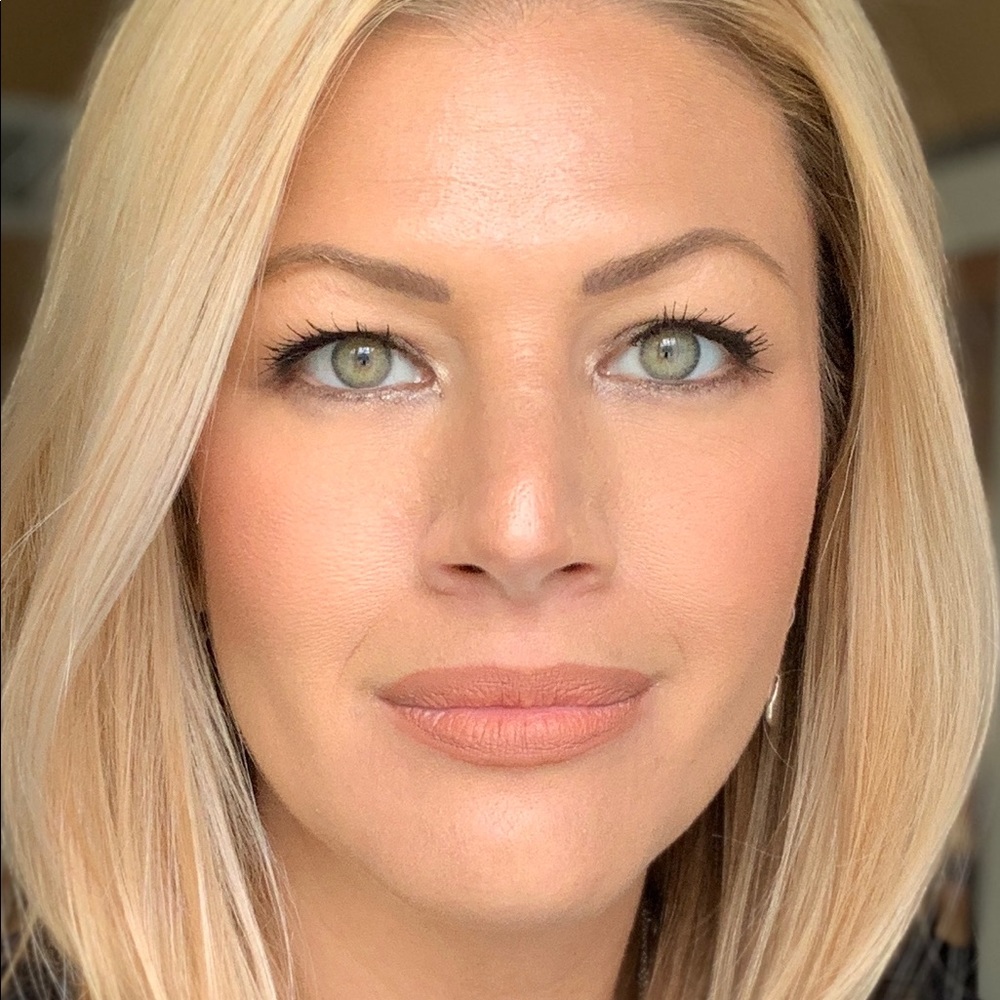 Meet your Posher, Elise